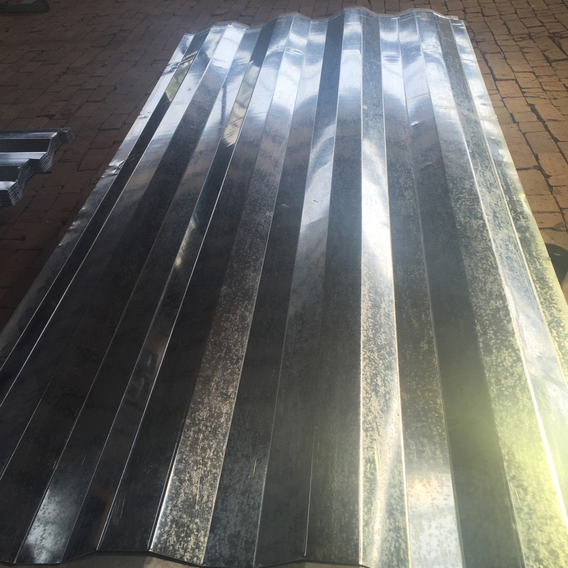 【供應(yīng)集裝箱波紋板集裝箱用頂板鍍鋅板集裝箱瓦楞板直銷_集裝箱瓦楞板價格|圖片】-